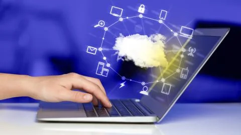 Hand working with a Cloud Computing diagram 库存照片