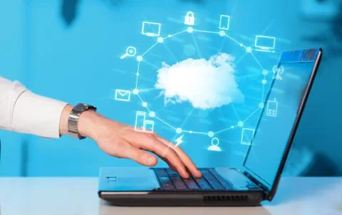 Hand working with a Cloud Computing diagram Stockfoto's