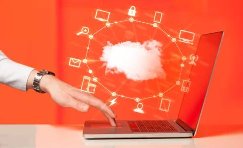 Hand working with a Cloud Computing diagram 库存照片