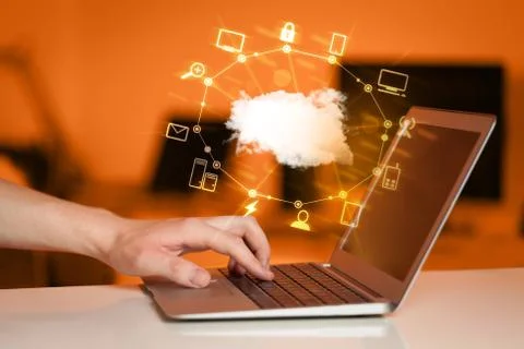 Hand working with a Cloud Computing diagram 库存照片