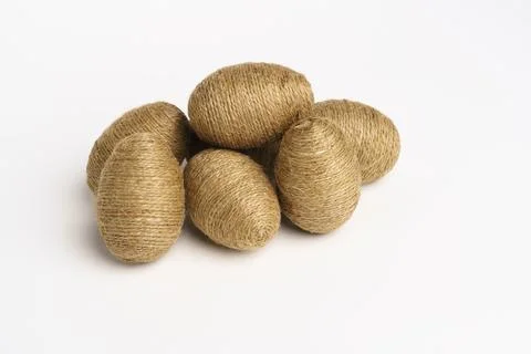 Hand wrapped easter eggs with jute twine, isolated white background. Foto stock