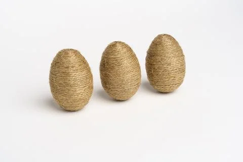 Hand wrapped easter eggs with jute twine, isolated white background. Foto stock