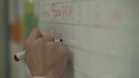 Hand writes on the demonstration board by the red marker close up 库存影片 130356783