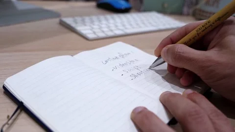 Hand Writing To Do List in Notebook on Modern Office Desk Видео 332791438