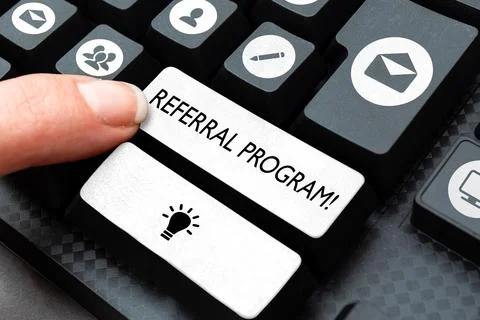Hand writing sign Referral Program. Business idea sending own patient to another 스톡 사진