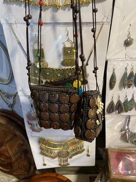 Handcrafted Coconut Shell and Beaded Bags from Peshawar Bazaar Stock-Fotos