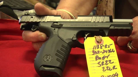 Handgun and bullets Vidéo 33803466