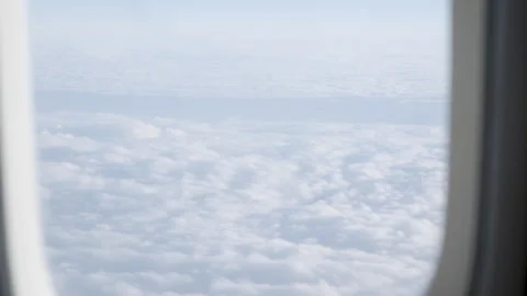 Handheld Airplane Window View of Fluffy Clouds During Flight Vidéo 336297724