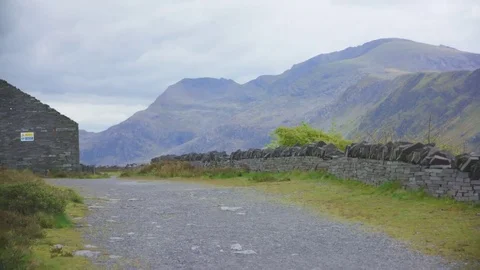 Handheld camera walking on mountains Видео 75596553