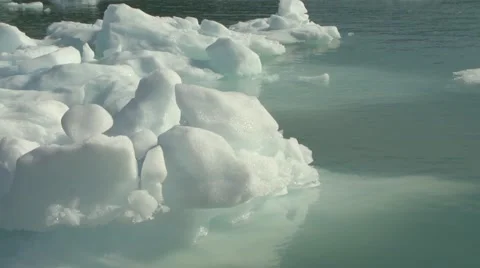 Handheld close up of floating ice in green Arctic waters Video stock 59997503