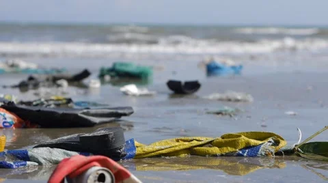 Handheld close up pan shot of trash and rubbish on seashore on sea background Stock-Footage 50786623