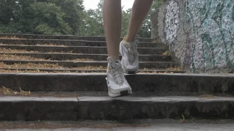 Handheld low angle view of young man running down stairs Vídeo Stock 114843686
