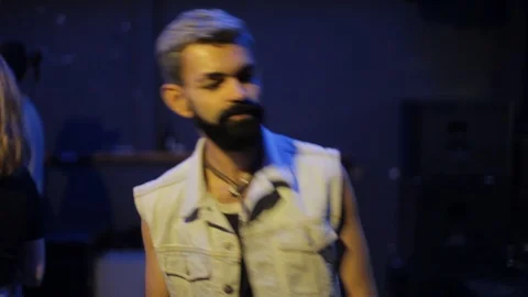 Handheld medium shot of blonde man with black beard dances Stock-Footage 114847842