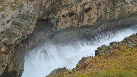 Handheld pan shoot of waves breaking on a cliff in Santo Domingo coast Video stock 138907621