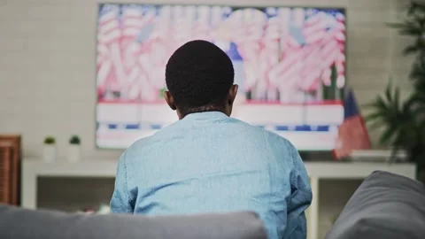 Handheld rear view video of man watching TV. Stock-Footage 141735947