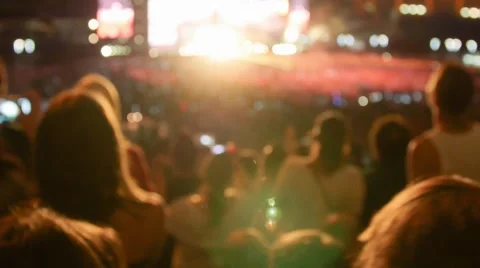 Handheld shot of a crowd making party at a rock concert 库存影片 52718377