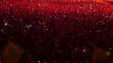 Handheld shot of a crowd making party at a rock concert 库存影片 52720910