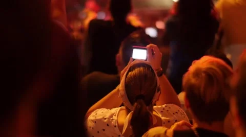 Handheld shot of a crowd making party at a rock concert 動画素材 52731773