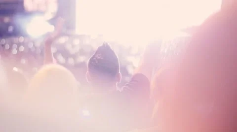Handheld shot of a crowd making party at a rock concert Видео 52749054