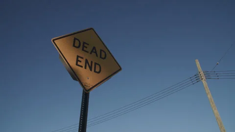 Handheld shot of a dead end sign Stock Footage 326081840