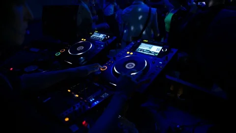 Handheld shot of DJ hands operating DJ controller Stock-Footage 115089776