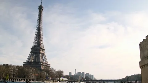 Handheld shot of the Eiffel tower and Paris skyline Stock Footage 182903438