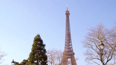 Handheld shot of the Eiffel tower in Paris Stock Footage 182853403