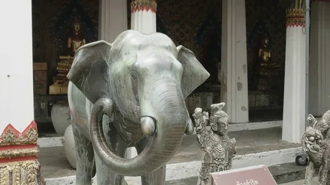 Handheld shot of an elephant statue at wat arun temple in bangkok Stock Footage 79909997