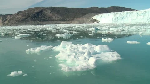 Handheld shot of floating ice in front of a calving glacier in Greenland 库存影片 60004574