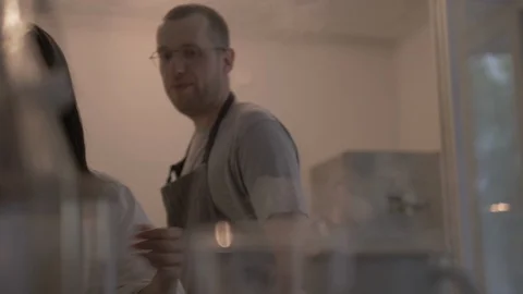 Handheld shot of friends interacting with each other in kitchen Vídeo Stock 114842418
