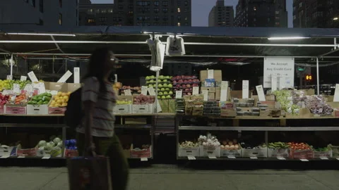 Handheld shot of a fruit stand Stock-Footage 278371968
