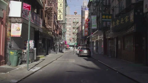 Handheld shot of streets and storefronts in New York City's Chinatown Vídeo Stock 315291150