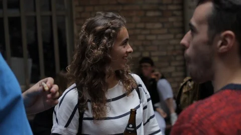 Handheld shot of three friends talking and enjoying together Vídeo Stock 114847120