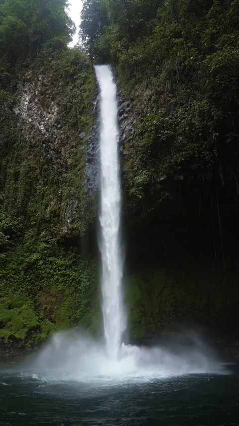 Handheld vertical 4K shot of La Fortuna Waterfall in Costa Rica. The camera Stock Footage 303539519