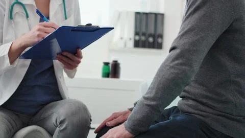 Handheld view of man during control visit in the doctor. 库存影片 145449658