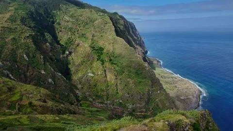 Handheld Wide Angle of Madeira Island Cliff Coastline and Atlantic Ocean Видео 345019644