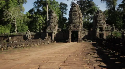 Handheld Wide-Shot Slight Angle Victory Gate Tourist Walking  Stock Footage 42775443