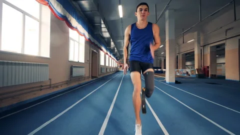 Handicapped sprinter training on a track, bionic prosthesis. Video stock 105004375