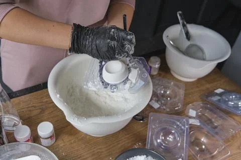 Handmade bath bombs process. Preparation of bath bombs. Ingredients and floral Foto stock