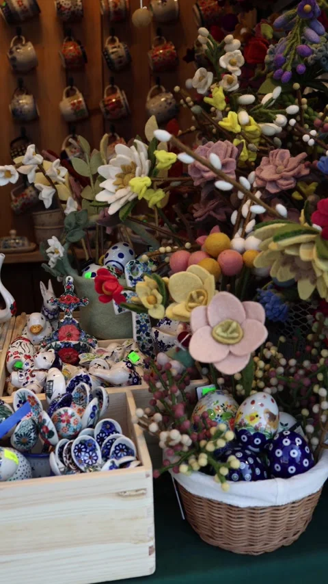 Handmade ceramic Easter souvenirs display Vídeo Stock 331811959