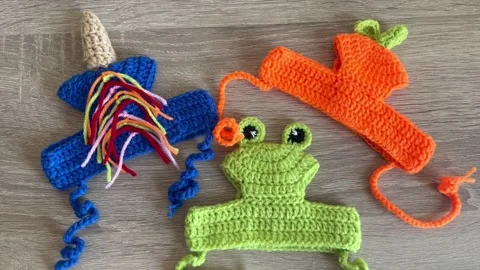 Handmade crochet hat for a cat or small dog. 스톡 동영상 331938624
