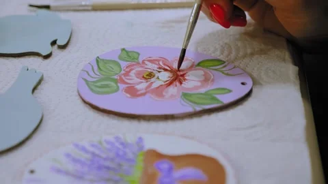 Handmade Easter egg painting Vídeos de archivo 166527360