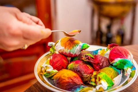 Handmade easter eggs with spoon and paper. Foto stock