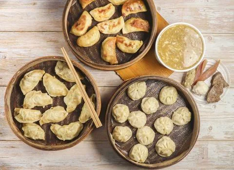 Handmade fried dumplings with steamed dumpling or momo served in wooden dis.. Stock Photos
