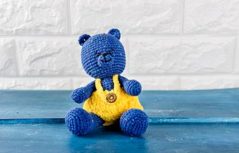 Handmade knitted bear 스톡 사진