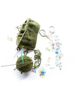 Handmade knitting project with wool yarn and knitting tools Stock-Fotos