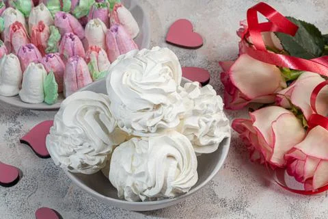 Handmade marshmallows on a light background in the form of roses, hydrangeas  Stock-Fotos