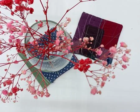 Handmade patchwork coasters created from colorful upcycled fabric pieces with vi 스톡 사진