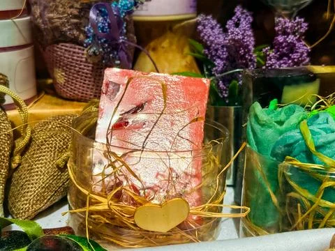 Handmade soap with decorative elements in a transparent container with stra.. Stockfoto's