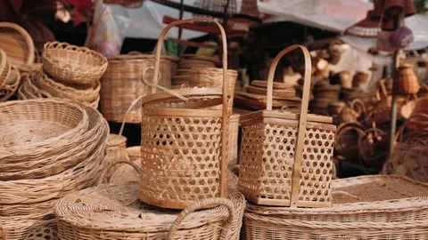 Handmade wicker and bamboo baskets, including classic fishing traps, stacked up 스톡 동영상 325211933